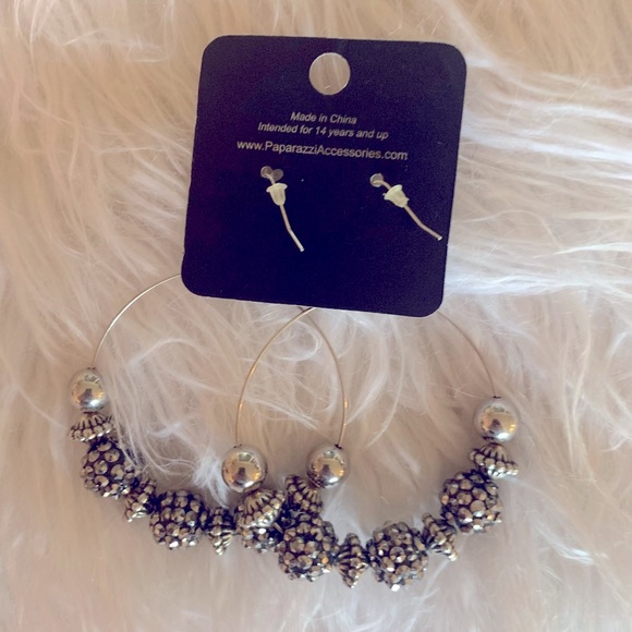 New With Tags Paparazzi Chunky Silver & Black Toned Beaded Hoop Earrings - Picture 2 of 2